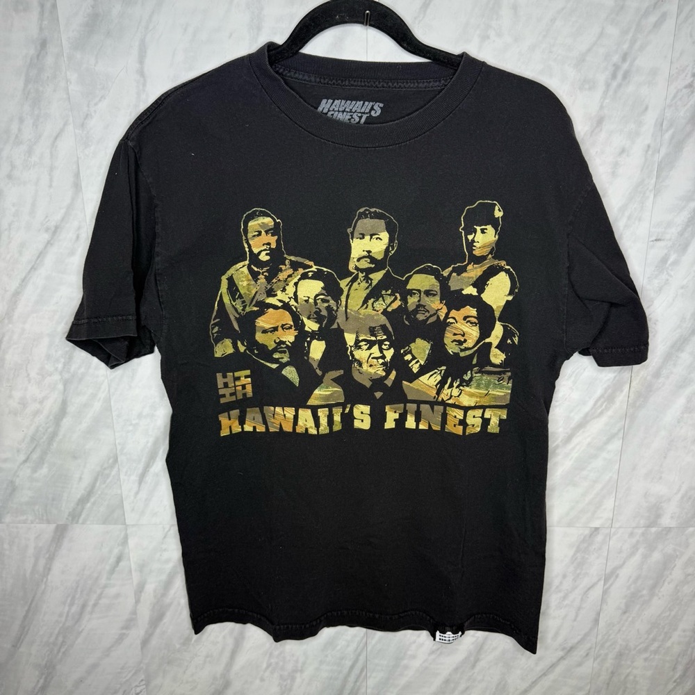 Hawaii's Finest Royalty Black and Gold Graphic Tee Medium